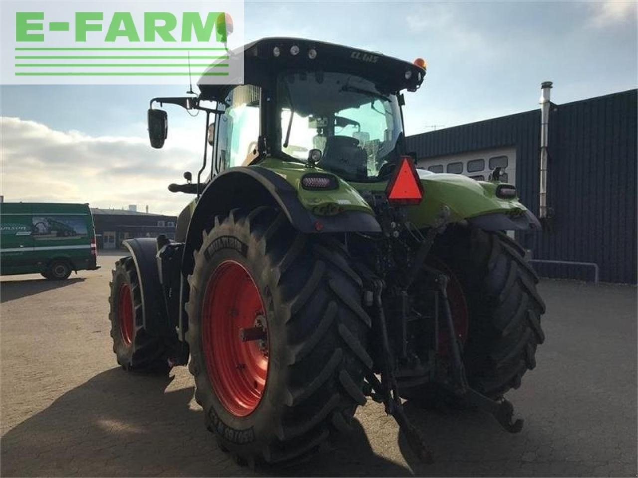 Farm tractor CLAAS axion 810 cmatic: picture 5