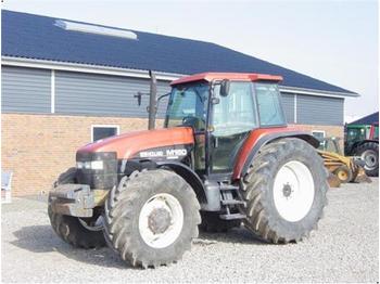 NEW HOLLAND M160 - Farm tractor