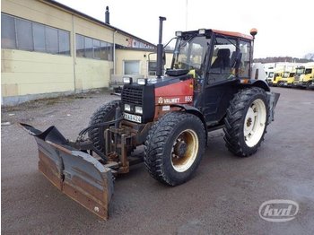 Valmet 555-4 Traktor 4WD med vikplog och sandspridare  - Farm tractor