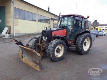 Valmet 865 Traktor 4WD med vikplog och sandspridare  - Farm tractor
