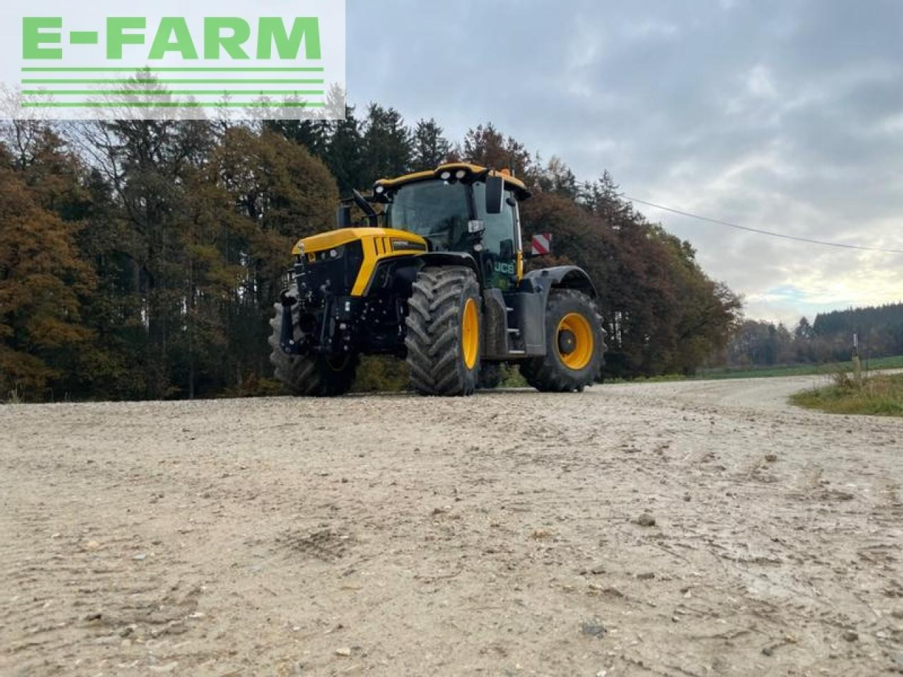 Farm tractor JCB fastrac 4220: picture 2