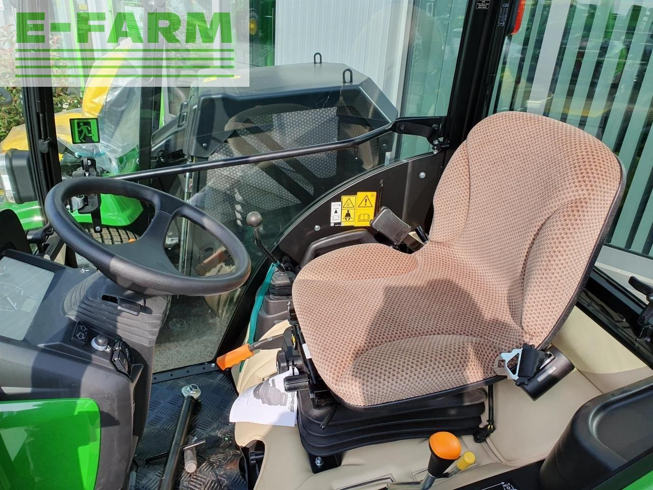 Farm tractor John Deere 1026r demo: picture 2