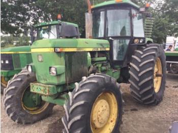 Farm tractor John Deere 4240: picture 1