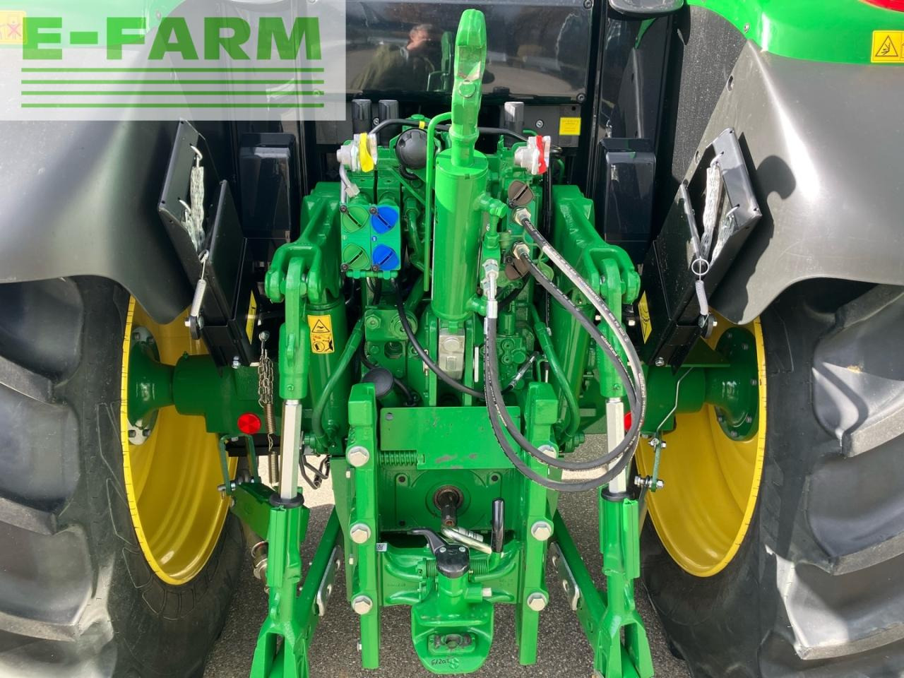 Farm tractor John Deere 6120 M: picture 18