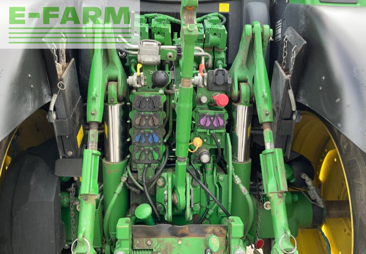 Farm tractor John Deere 6215 R: picture 14