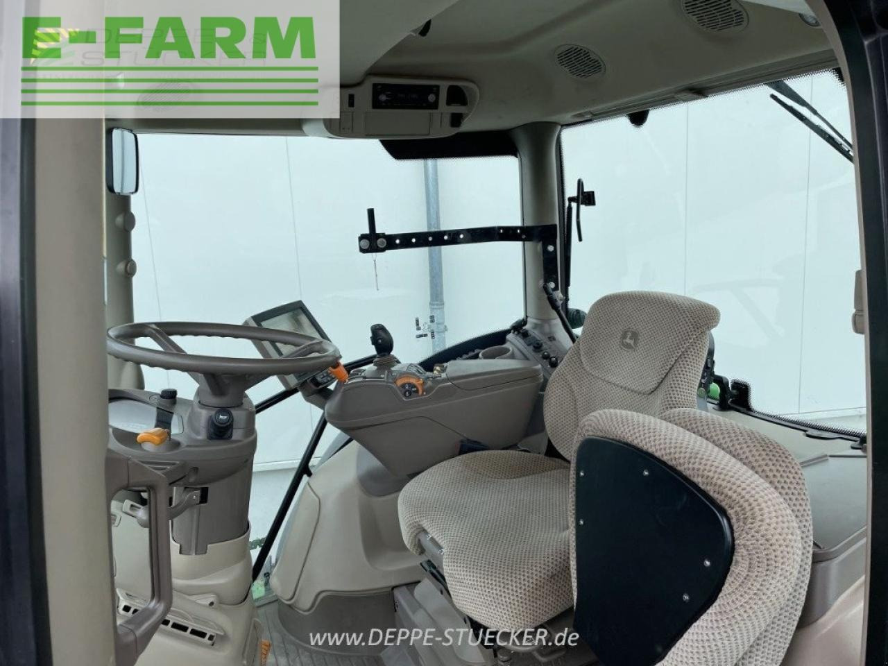 Farm tractor John Deere 6215r: picture 8