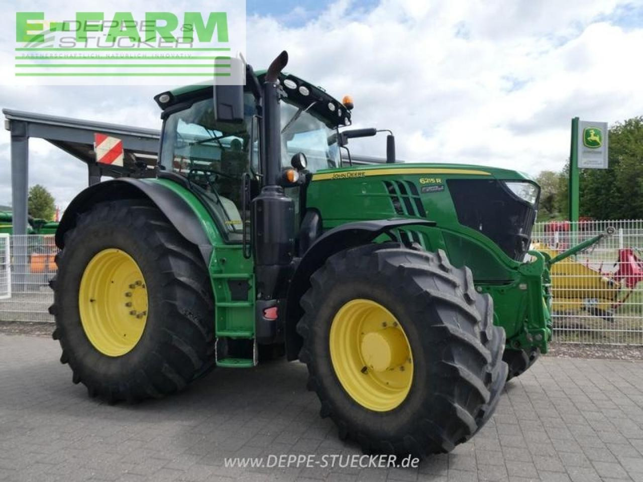 Farm tractor John Deere 6215r: picture 2