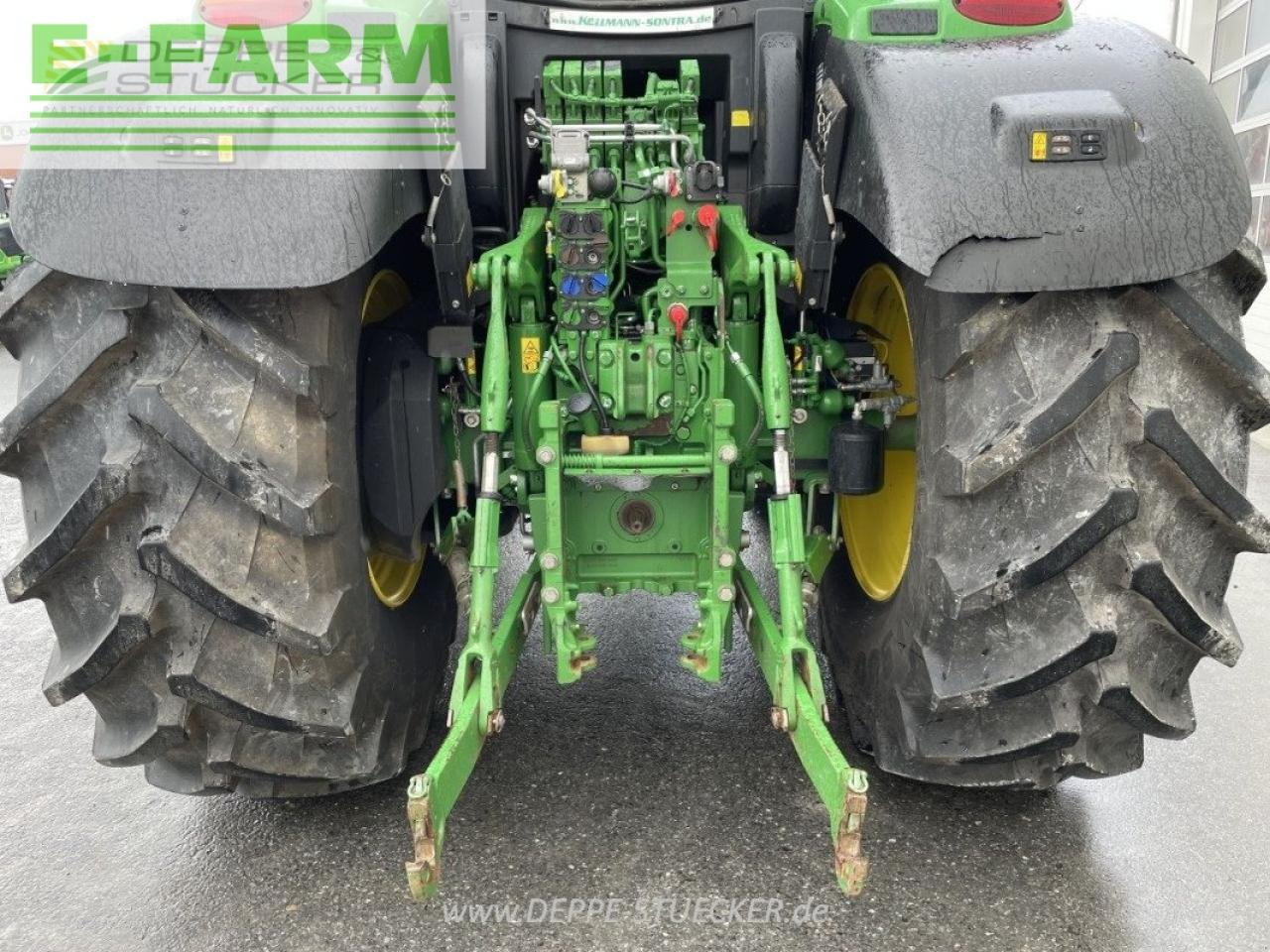 Farm tractor John Deere 6215r: picture 10