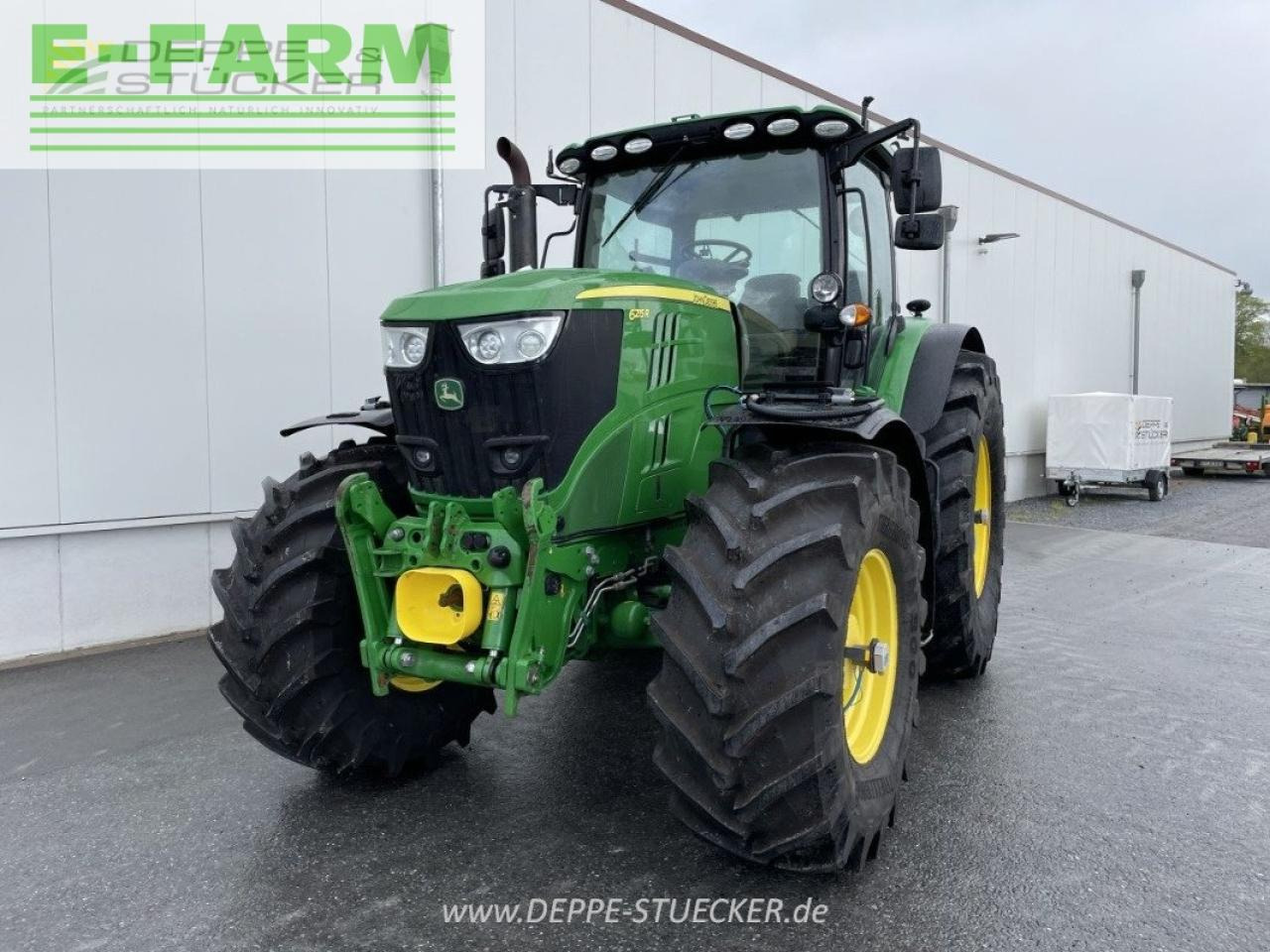 Farm tractor John Deere 6215r: picture 15