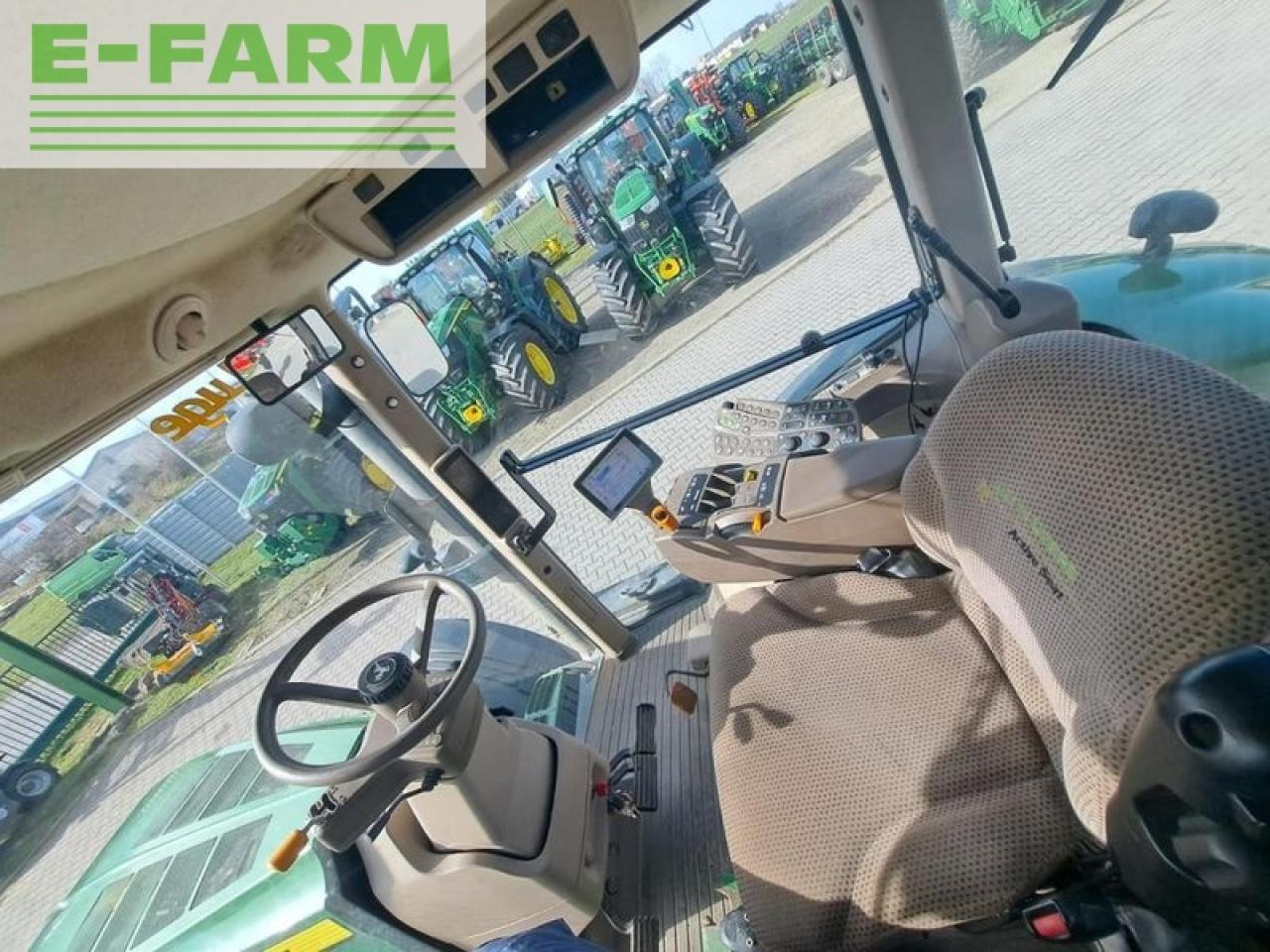 Farm tractor John Deere 7280r: picture 8