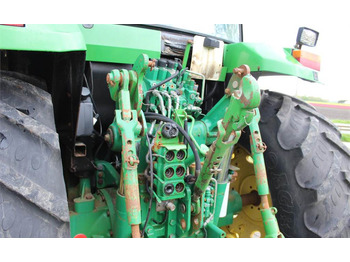 Farm tractor John Deere 7600: picture 5