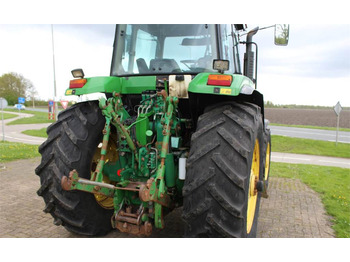 Farm tractor John Deere 7600: picture 4