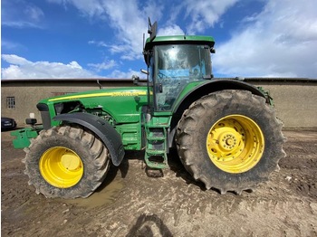Farm tractor John Deere 8220 Powershift: picture 1