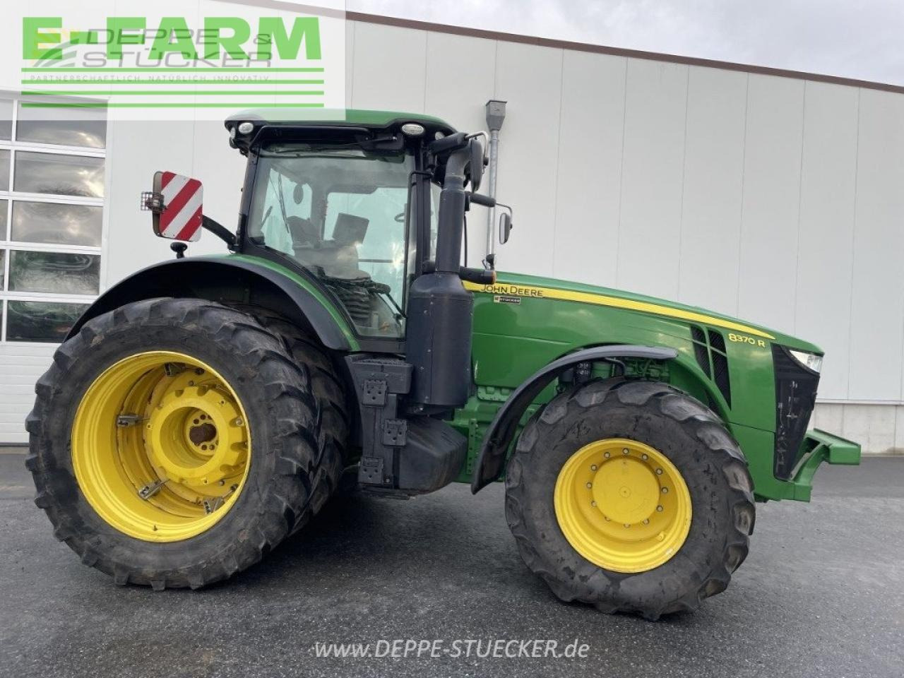 Farm tractor John Deere 8370r e23: picture 3