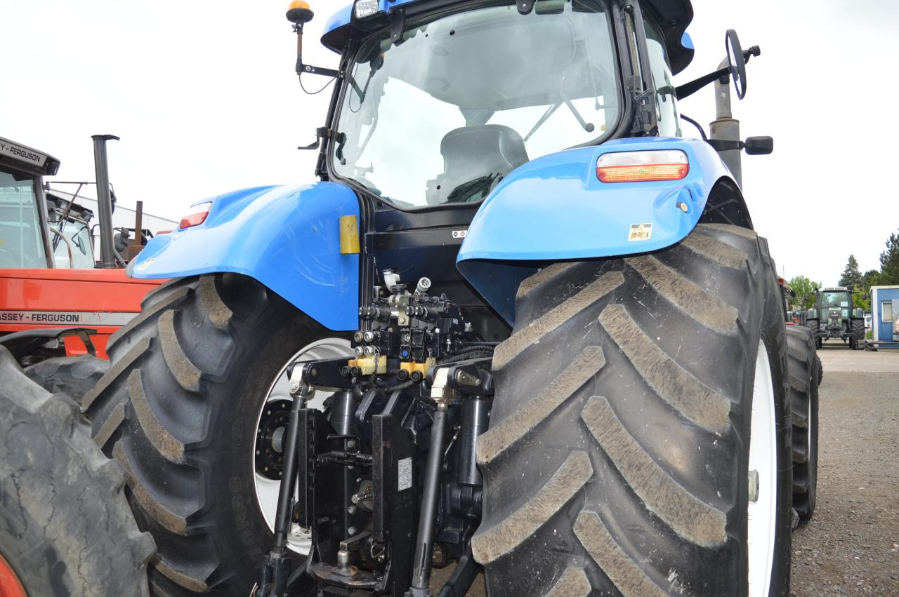 Farm tractor New Holland T 7040: picture 3
