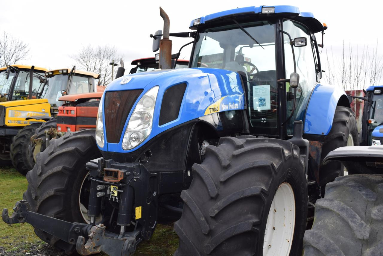 Farm tractor New Holland T 7040: picture 2