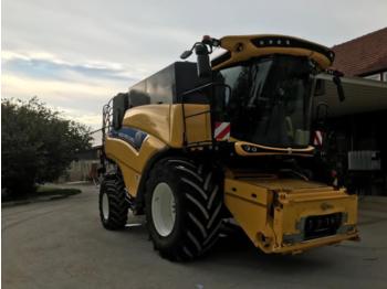 Combine harvester New Holland cr 8.80: picture 1