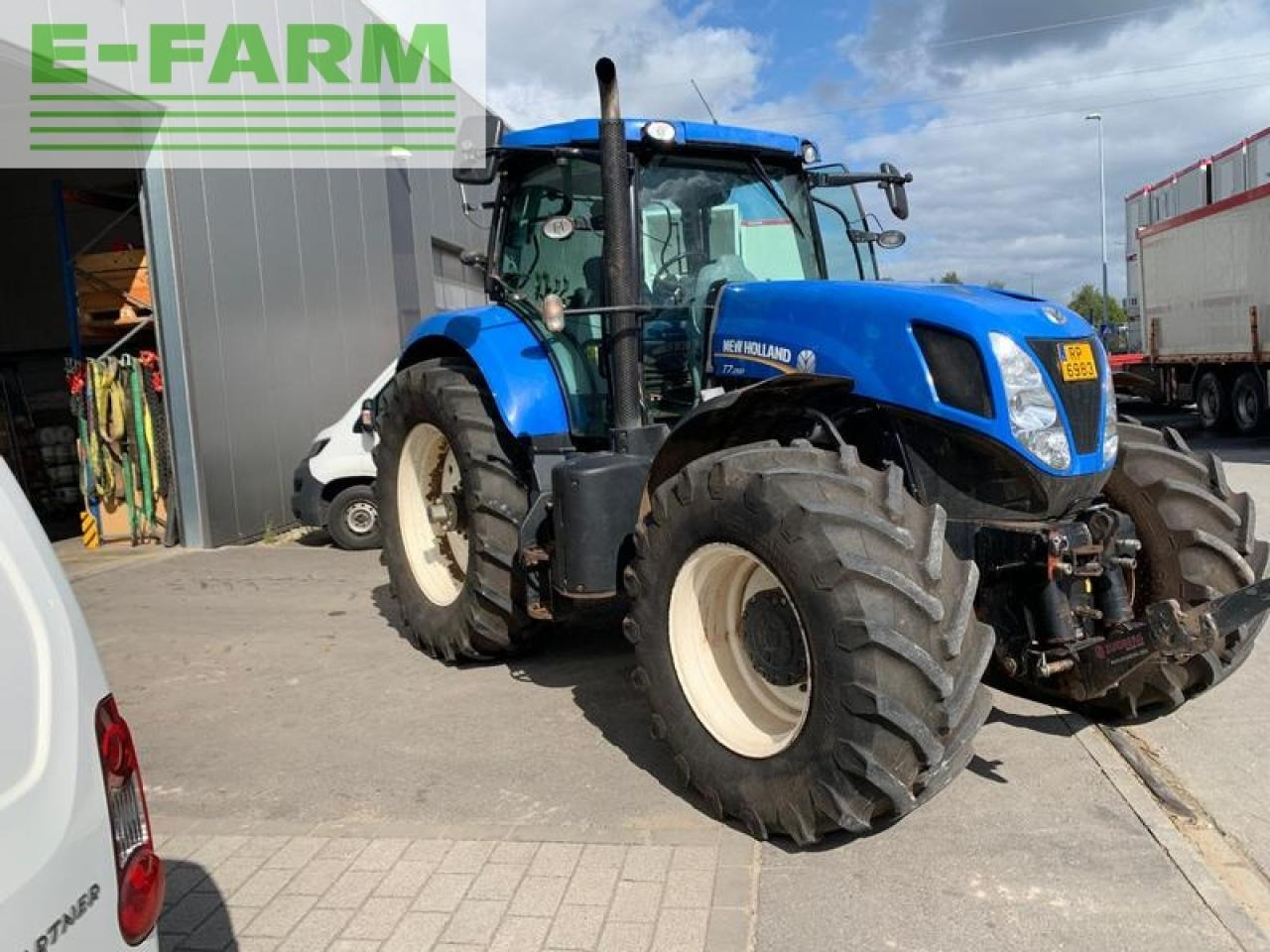 Farm tractor New Holland t7.250: picture 3