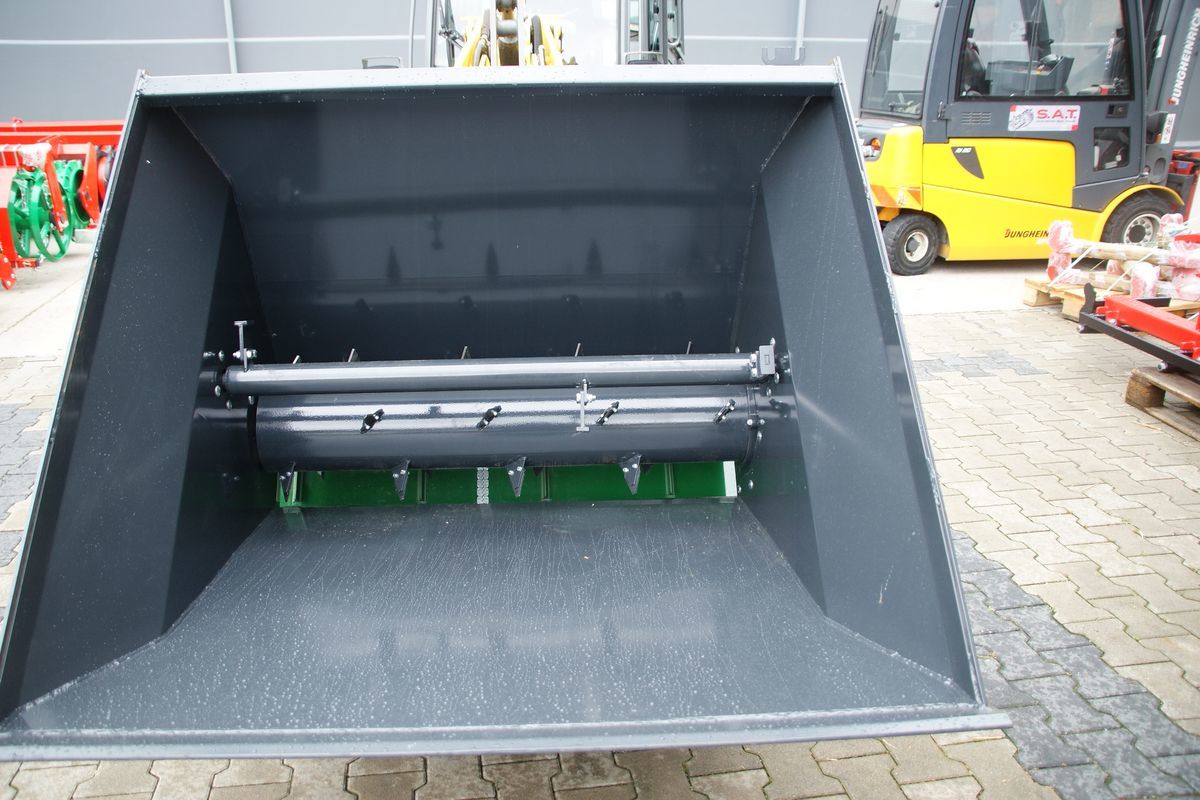 New Livestock equipment SAT-Einstreugerät für Hoflader: picture 11