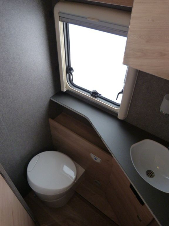 Semi-integrated motorhome Dethleffs Just Go T 7055 EB 160 PS, Schalter: picture 11