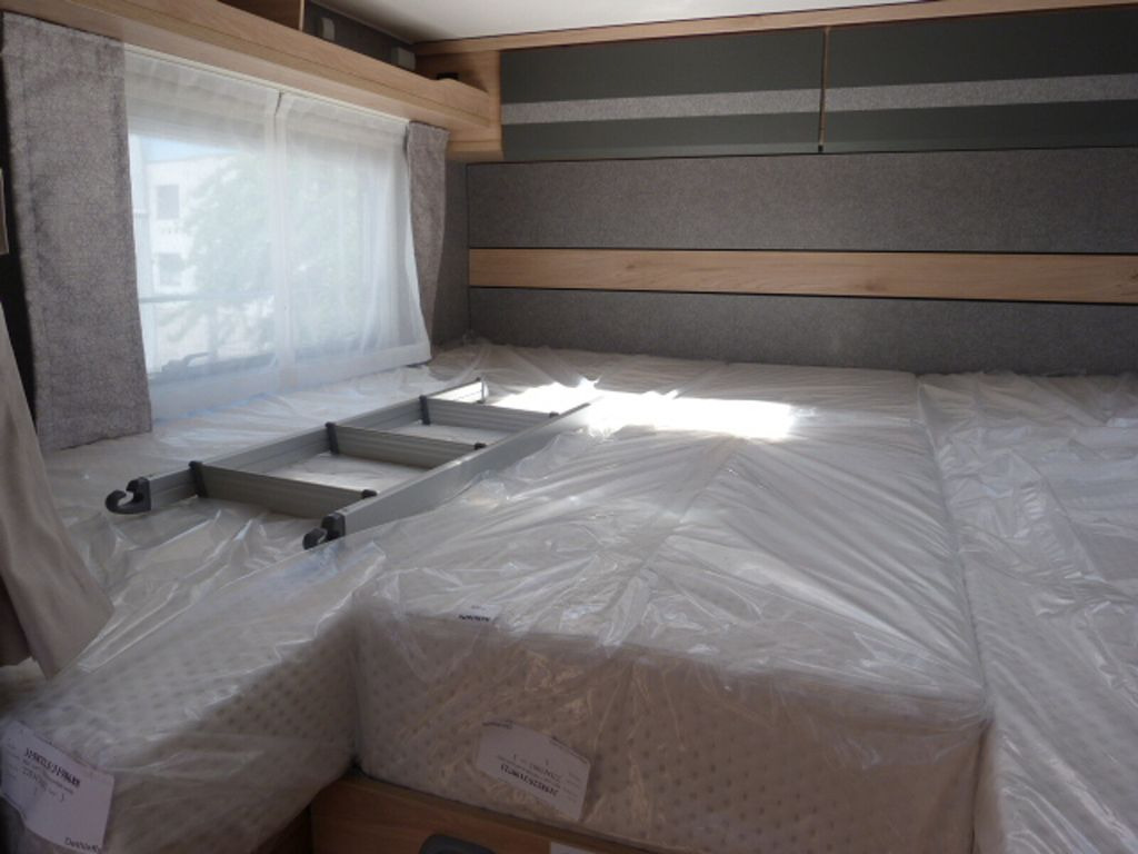 Semi-integrated motorhome Dethleffs Just Go T 7055 EB 160 PS, Schalter: picture 9