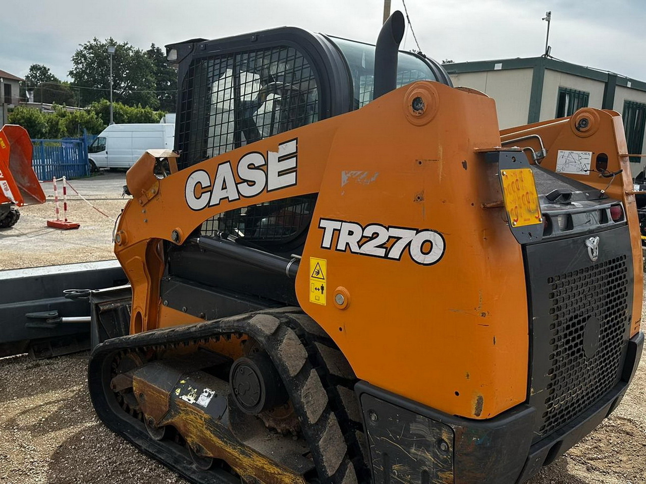 Compact track loader CASE TR270: picture 2