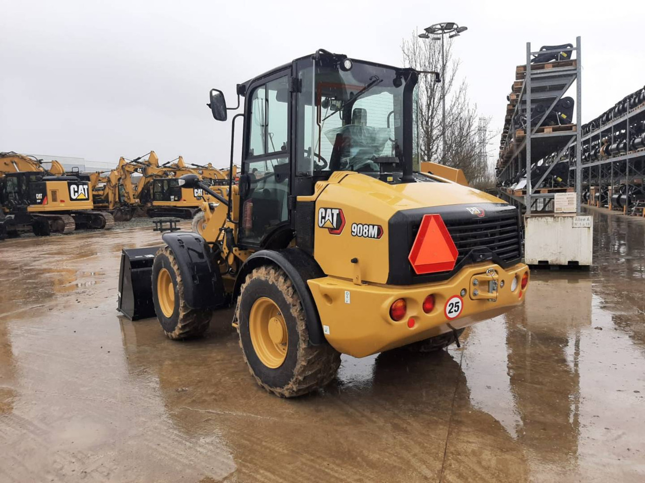 Wheel loader CAT 908M: picture 7