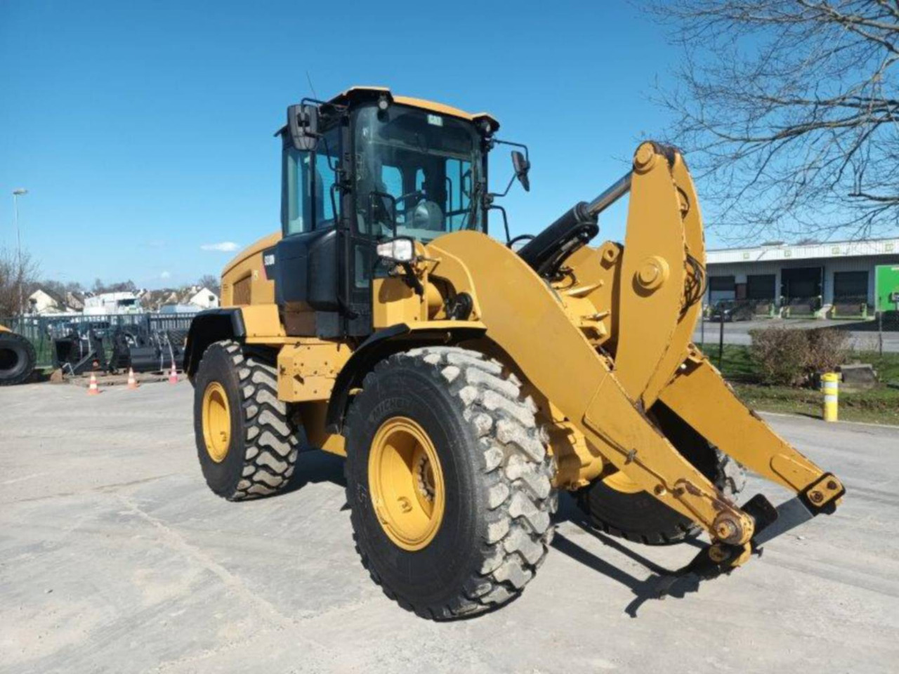 Wheel loader CAT 930M: picture 2