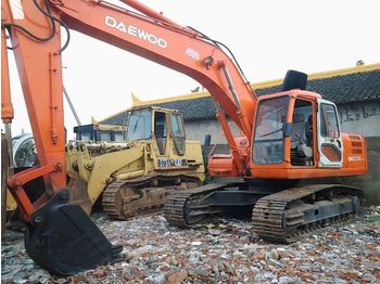Crawler excavator DAEWOO DH220LC-V: picture 1