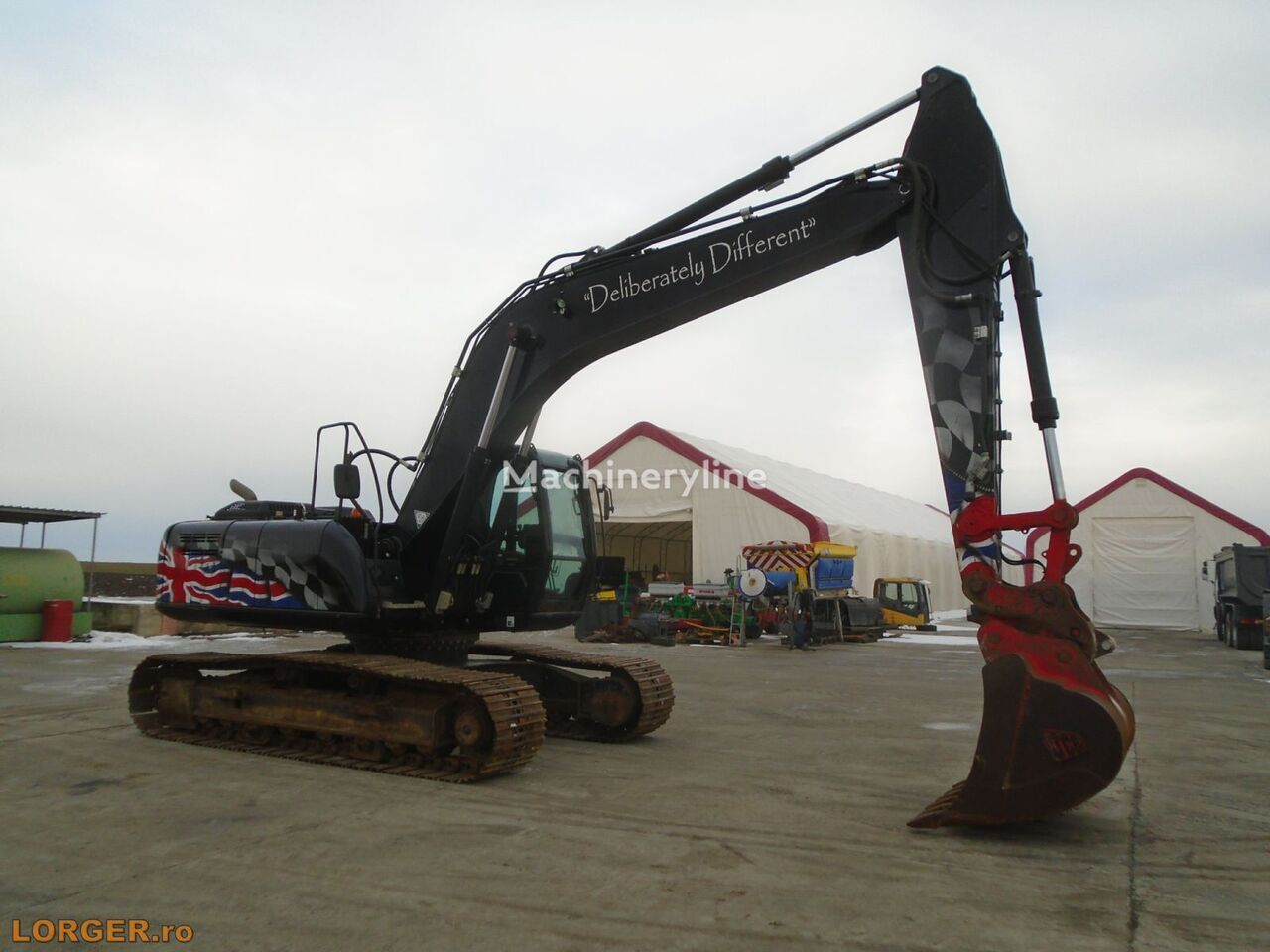 Crawler excavator JCB JS 220 LC: picture 4