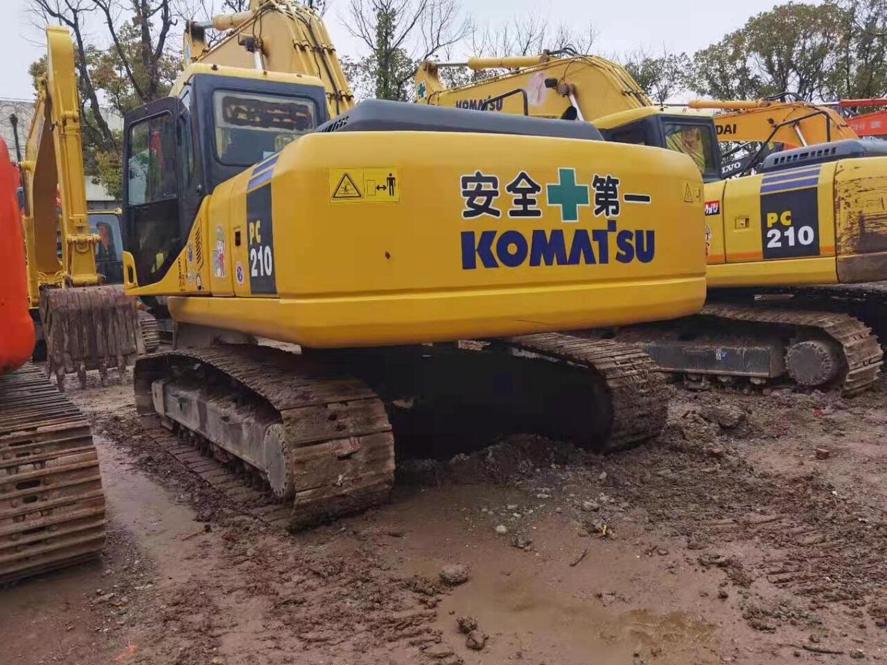 Crawler excavator KOMATSU PC210-7-excavator: picture 2