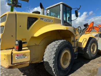 Wheel loader NEW HOLLAND W230: picture 2