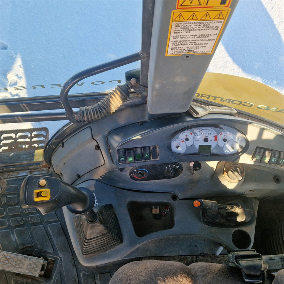 Wheel loader New Holland B115: picture 16