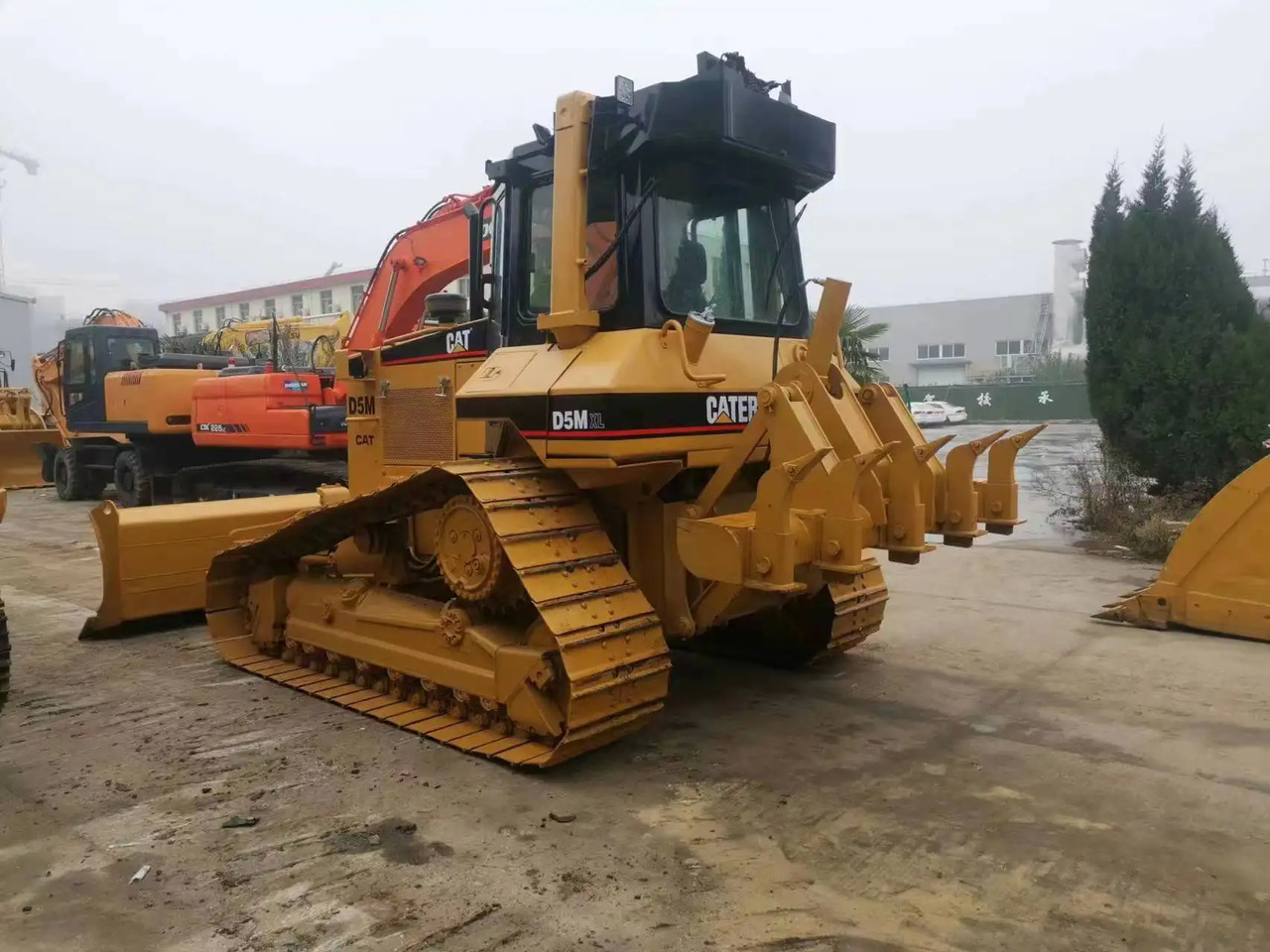 Bulldozer Used machinery CAT D5M Bulldozer at low price caterpillar machinery CAT D5M Used Bulldozer: picture 6