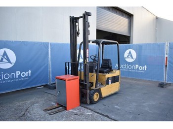 Forklift Caterpillar F30: picture 1