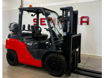 Forklift Toyota 10325 - 8FG40: picture 1