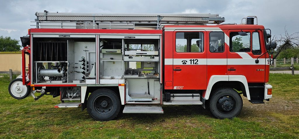 Fire truck MAN 12.232 Allrad Feuerwehr mit Sperren: picture 12