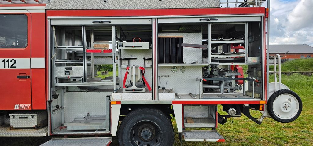Fire truck MAN 12.232 Allrad Feuerwehr mit Sperren: picture 11