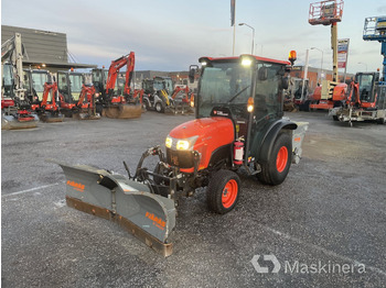  Traktor Kubota ST401 + plogutrustning - Municipal tractor