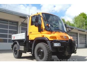 Municipal/ Special vehicle, Dropside/ Flatbed truck Unimog 600 - U600 407 71252 Mercedes Benz 407: picture 1