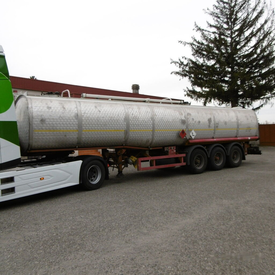 Tank semi-trailer for transportation of fuel Acerbi: picture 3