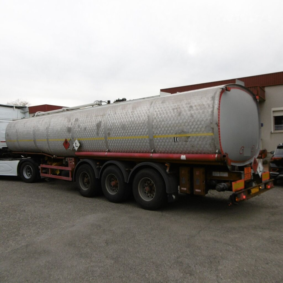 Tank semi-trailer for transportation of fuel Acerbi: picture 4