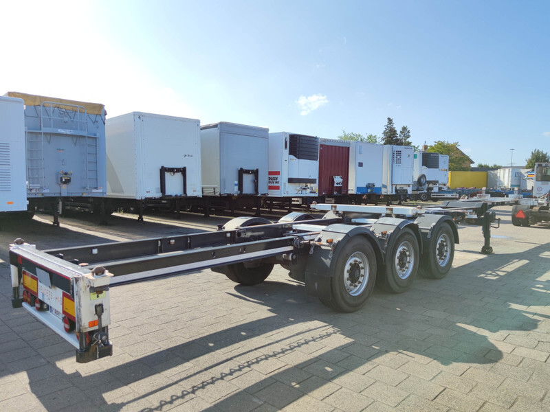 Container transporter/ Swap body semi-trailer Renders HAS FCC - 3 Axle BPW - DiscBrakes - LiftAxle - Sliding Head - All Connections - 2 units! (O1535): picture 2
