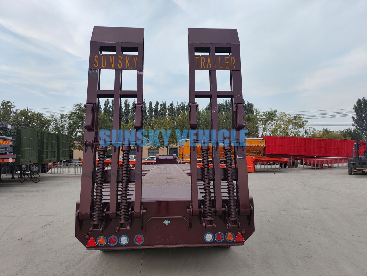 New Low loader semi-trailer for transportation of heavy machinery SUNSKY 3-Axle 30Ton lowbed semi-trailer: picture 12