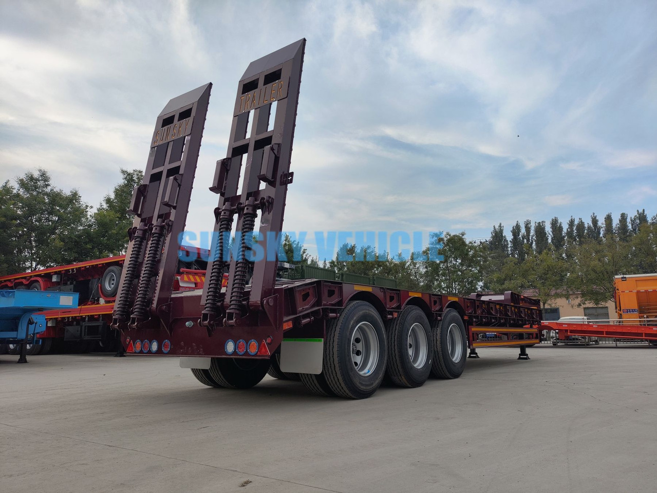 New Low loader semi-trailer for transportation of heavy machinery SUNSKY 3-Axle 30Ton lowbed semi-trailer: picture 13