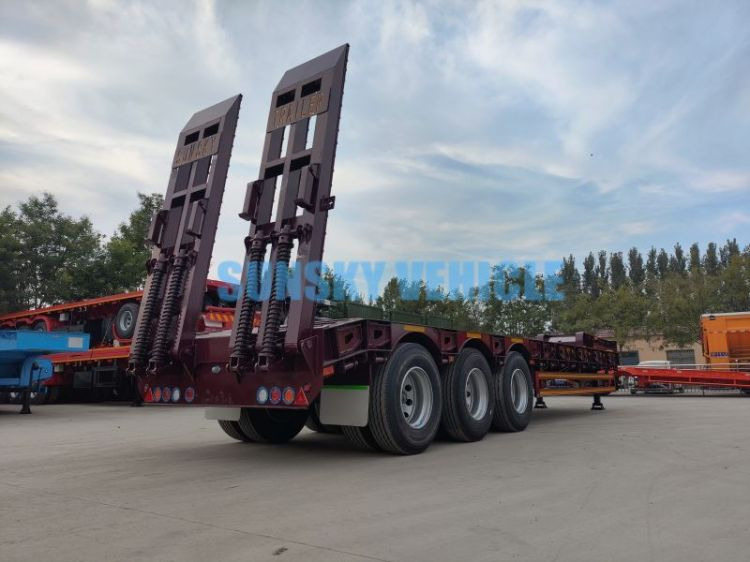 New Low loader semi-trailer for transportation of heavy machinery SUNSKY 3-Axle 30Ton lowbed semi-trailer: picture 16