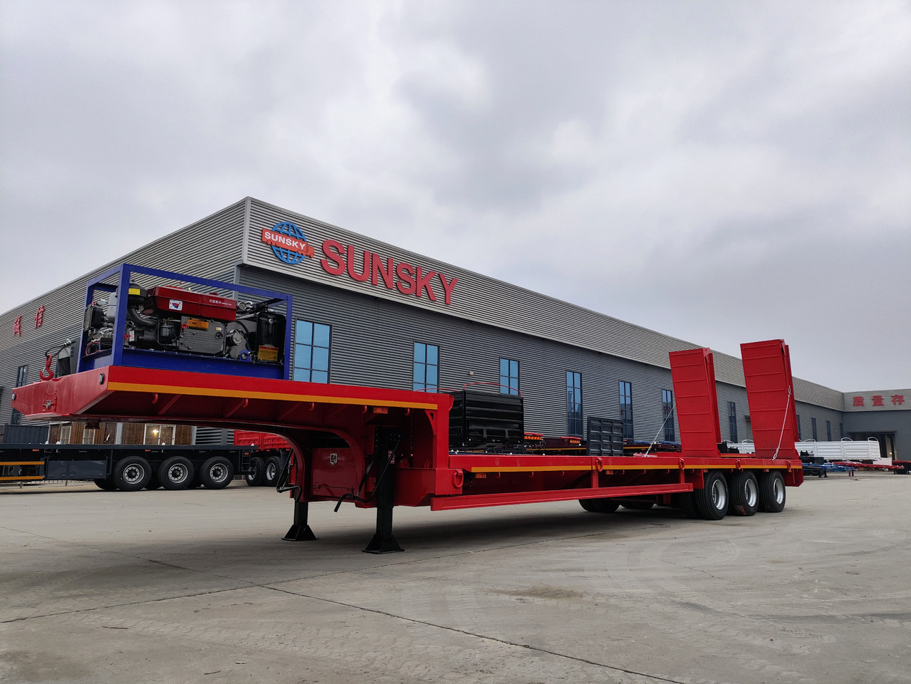 New Low loader semi-trailer for transportation of heavy machinery SUNSKY 3-Axle 30Ton lowbed semi-trailer: picture 3
