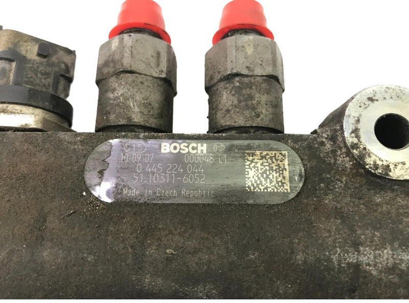 Fuel pump Bosch TGX 33.680 (01.07-): picture 4