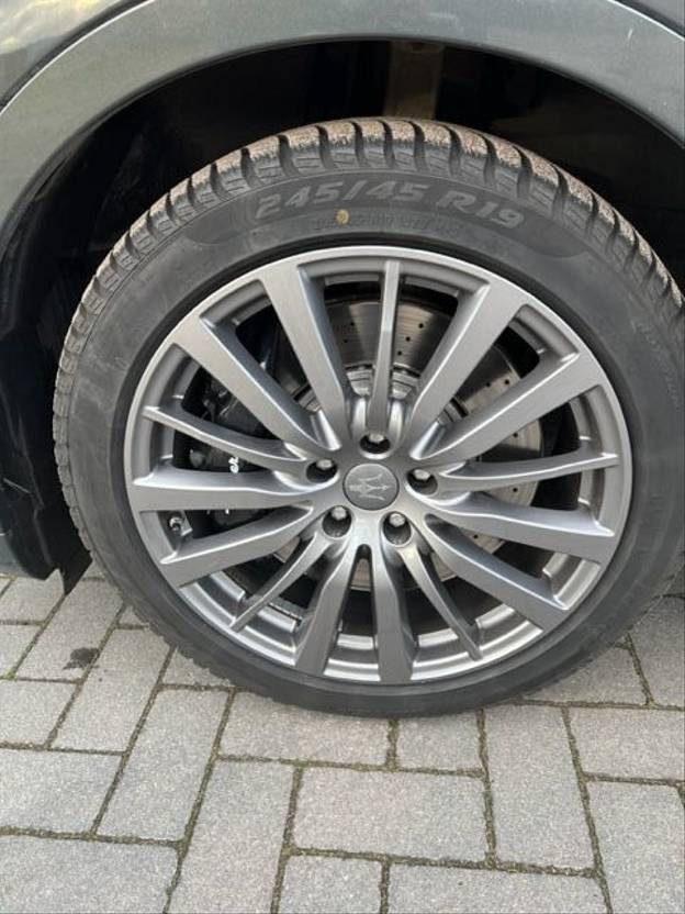 Wheel and tire package for Car Maserati 4 ORIGINAL MASERATI RIMS 19 INCH INCL WINTER TYRES PIRELLI SOTTOZERO 3: picture 3