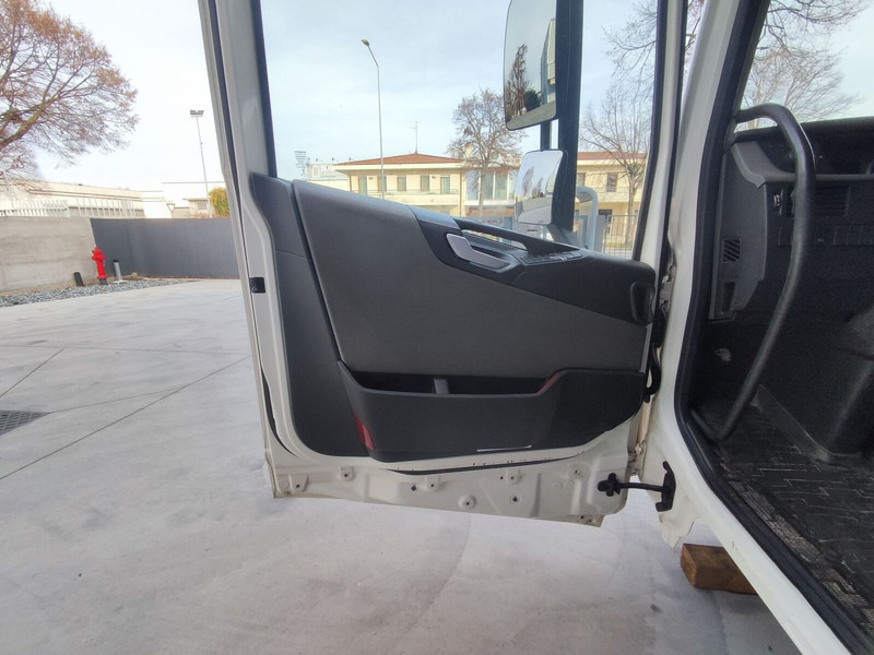 Cab and interior for Truck Volvo FH - L2 H1: picture 14